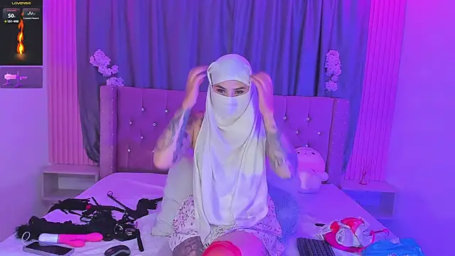 Nayla-Mouna live