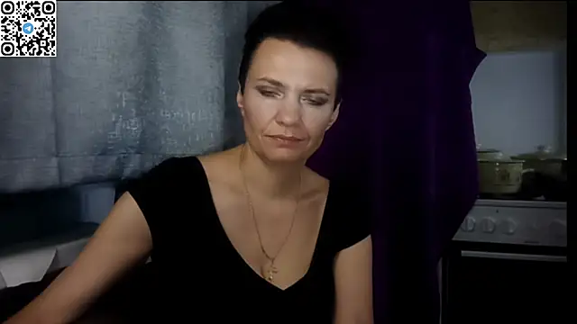 HotMamaQueen234 live