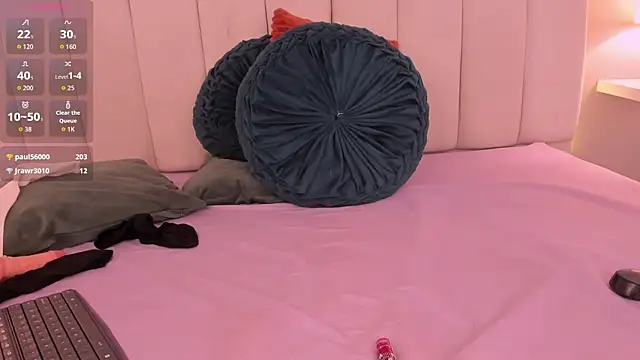 Kylie_Mckenzie live