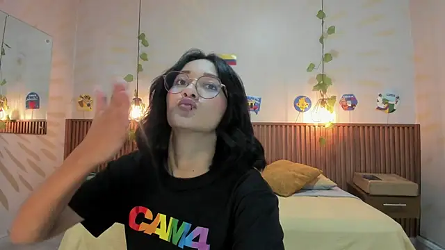 daphne_courtis live