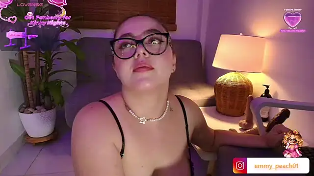 Emmy_peach1 live