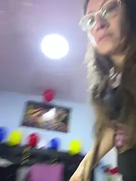 kaylaMinov_ live
