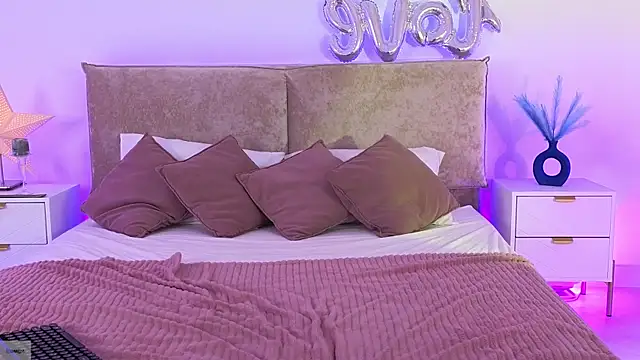 Jules_night live