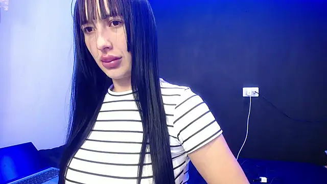 Leea_Rose live