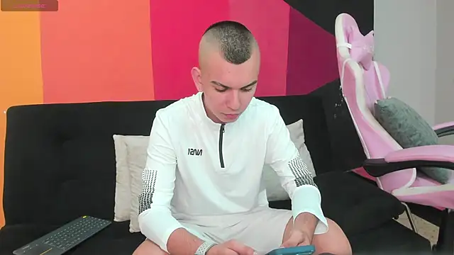 Rowan_Cley live