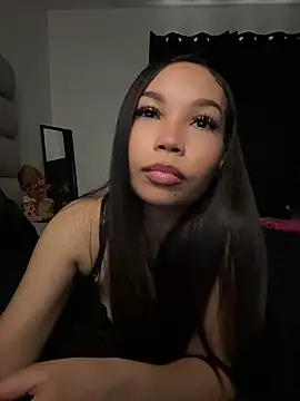 nikkiloveee live
