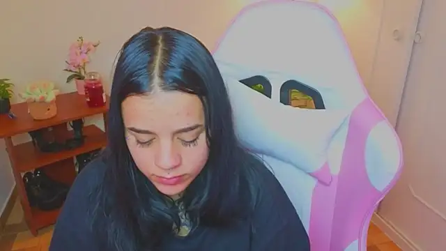 Nicole_Foxx_ live