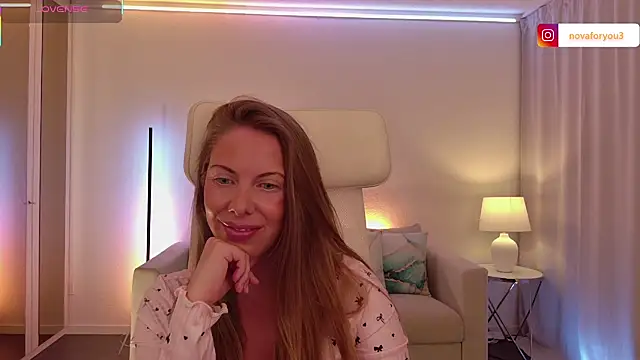 Nova-Lee live