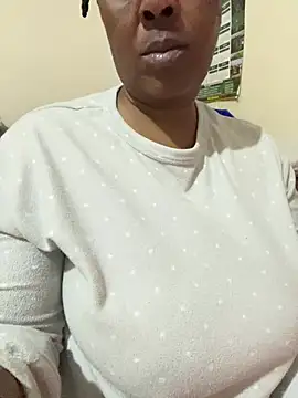 Ebonyboobsmilk live