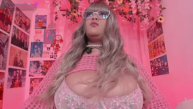 MissCurvyTop live