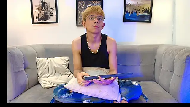BLACK_AND_WHITET live