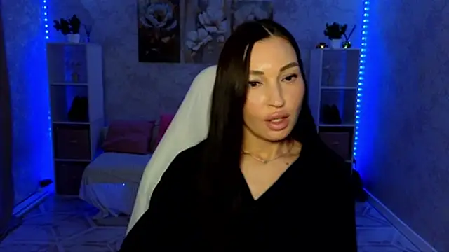 NikoleMills live