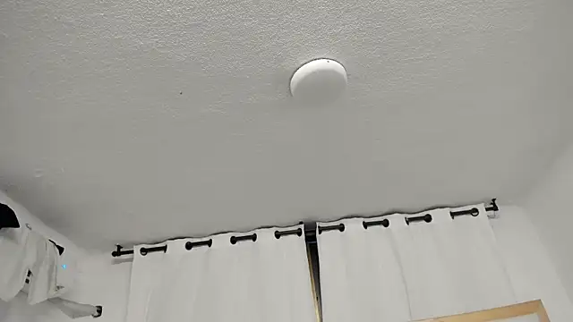 Ashley_Naiara live