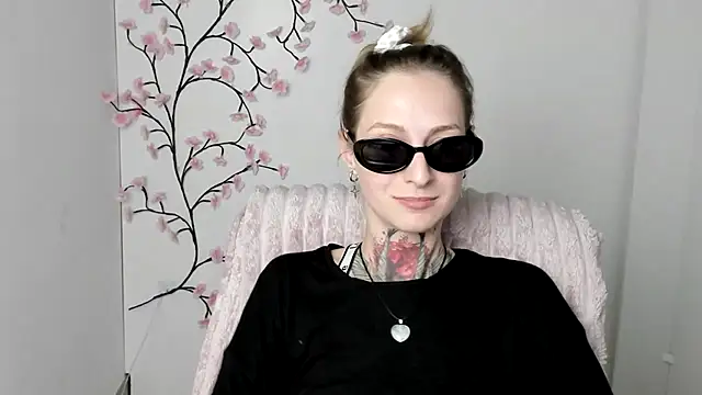 Esmi_Winter live