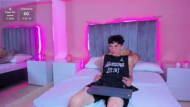 ARIANA_CRI-X live