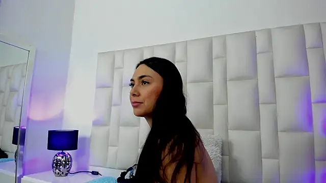 Ariana_rouse live