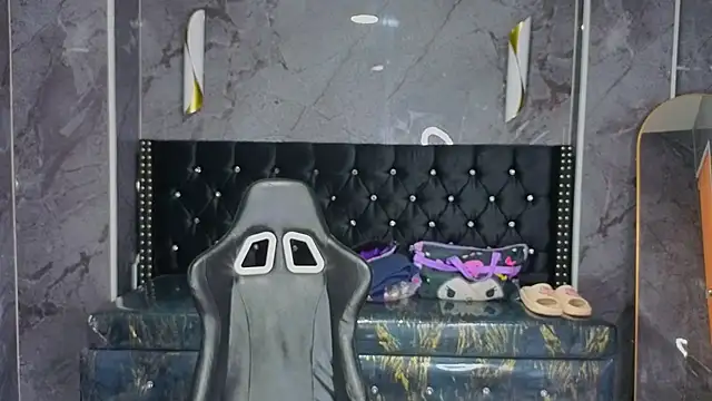 Daphne_nicole_b live