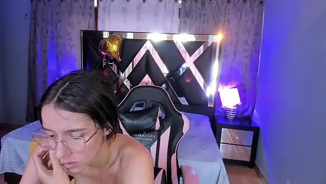 Linda4Petite live