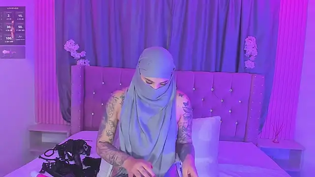 Nayla-Mouna live
