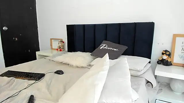 melanie_roux__ live