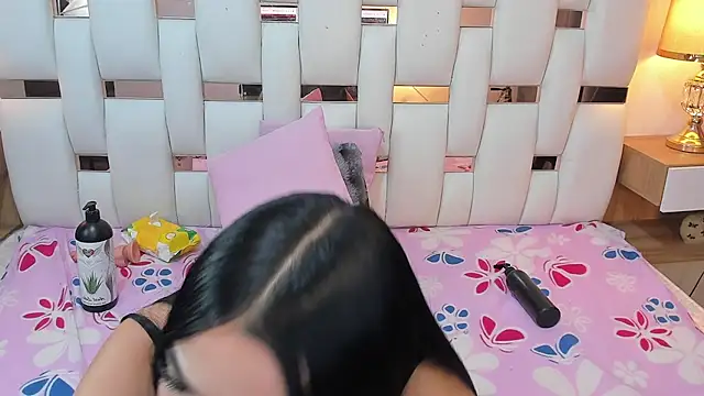 Nauthy_Nahomi live