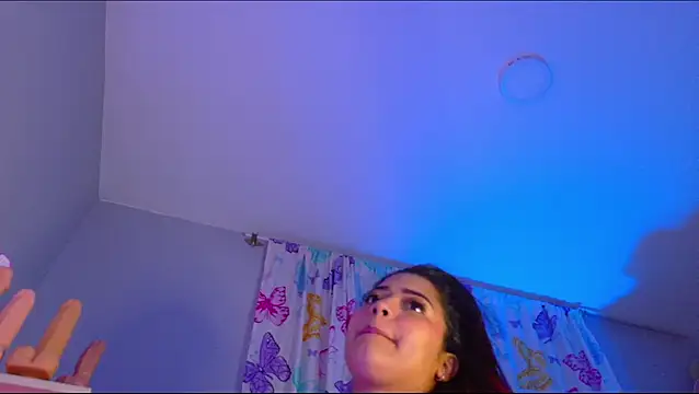 NicolleTaylor live