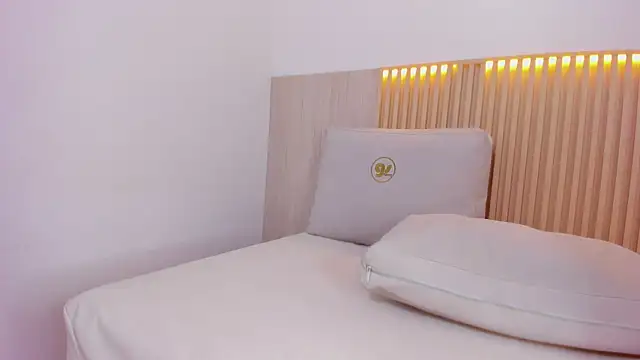 selena_holt live